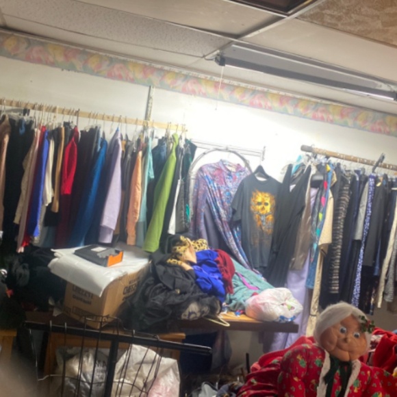 1000 Items! Live Unboxing Show -Wednesday Night 8 pm-$5.00 Starts - Picture 2 of 7